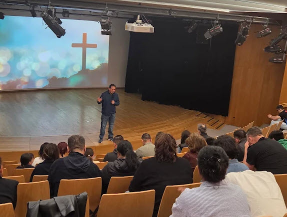 Pastor Mauricio Aguilera